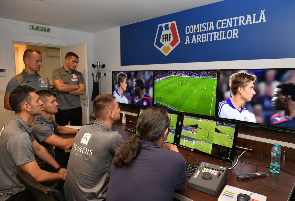 E sigur: încă un sezon fără VAR în Liga 1! Anunțul făcut după ce arbitrii au început pregătirea: „Nu există scurtături, FIFA e cu ochii pe noi”