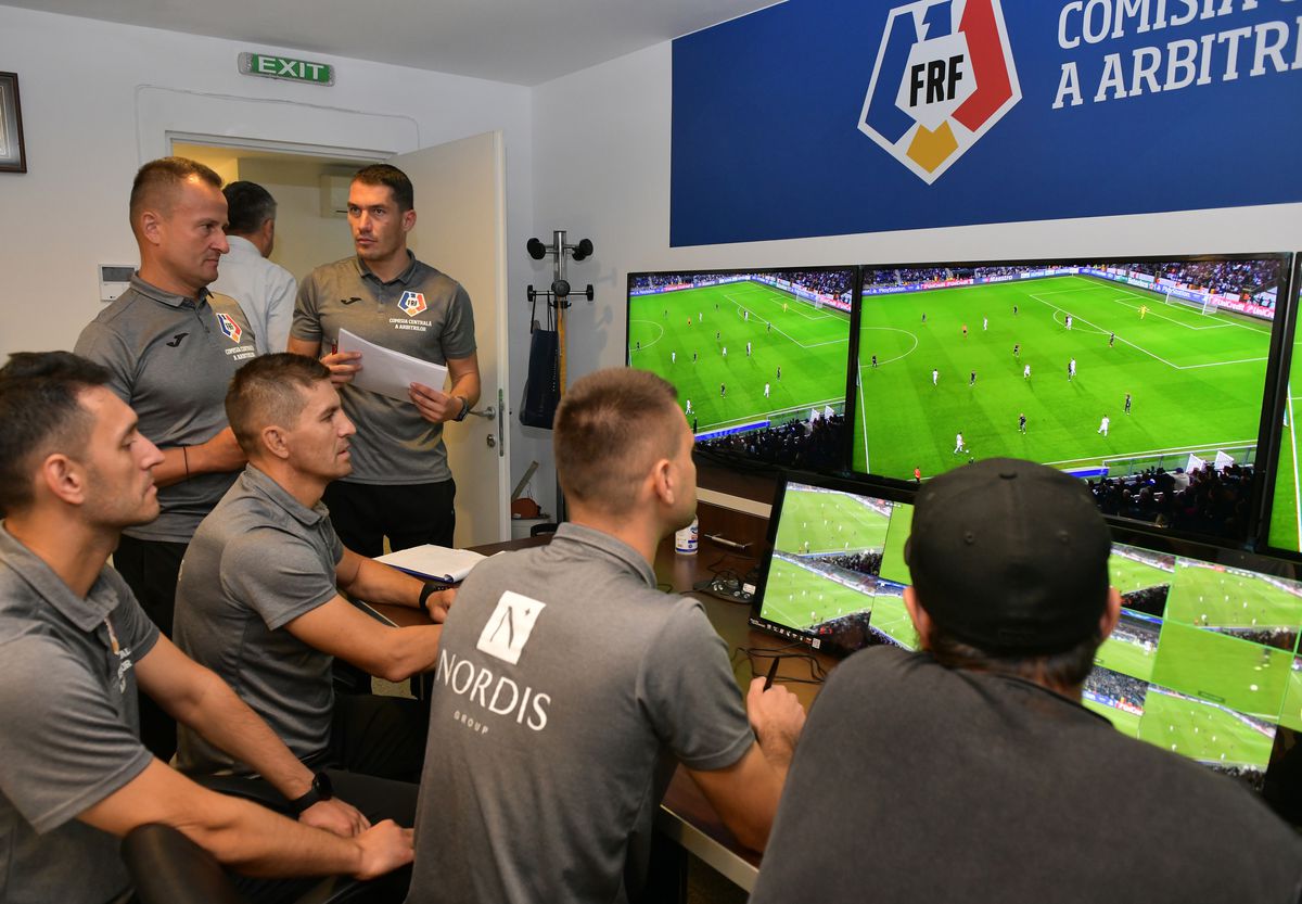 E sigur: încă un sezon fără VAR în Liga 1! Anunțul făcut după ce arbitrii au început pregătirea: „Nu există scurtături, FIFA e cu ochii pe noi”