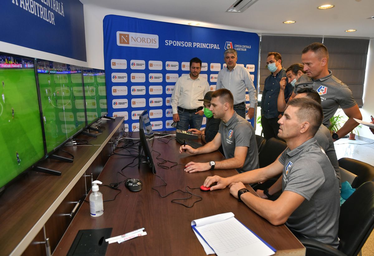 E sigur: încă un sezon fără VAR în Liga 1! Anunțul făcut după ce arbitrii au început pregătirea: „Nu există scurtături, FIFA e cu ochii pe noi”