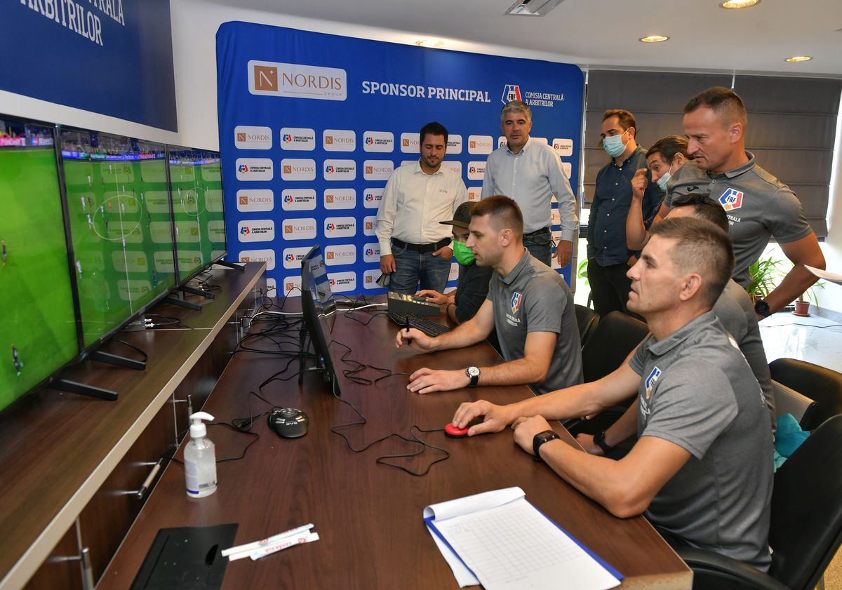 E sigur: încă un sezon fără VAR în Liga 1! Anunțul făcut după ce arbitrii au început pregătirea: „Nu există scurtături, FIFA e cu ochii pe noi”