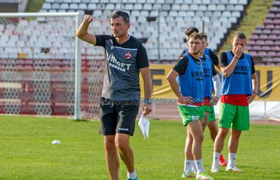 Obișnuit cu haosul! Noul antrenor al lui Dinamo, marcat de ultima experiență importantă: „Probleme, datorii, patronul a oprit finanțarea!”