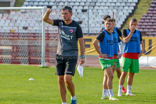 Sorin Colceag conduce în această săptămână antrenamentele lui Dinamo /  Sursă foto: facebook.com/fcdinamoofficial