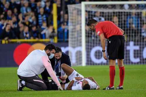 În minutul 50 al meciului FC Bruges - PSG, la 1-1, Kylian Mbappe (22 de ani) a ieșit accidentat de pe teren.