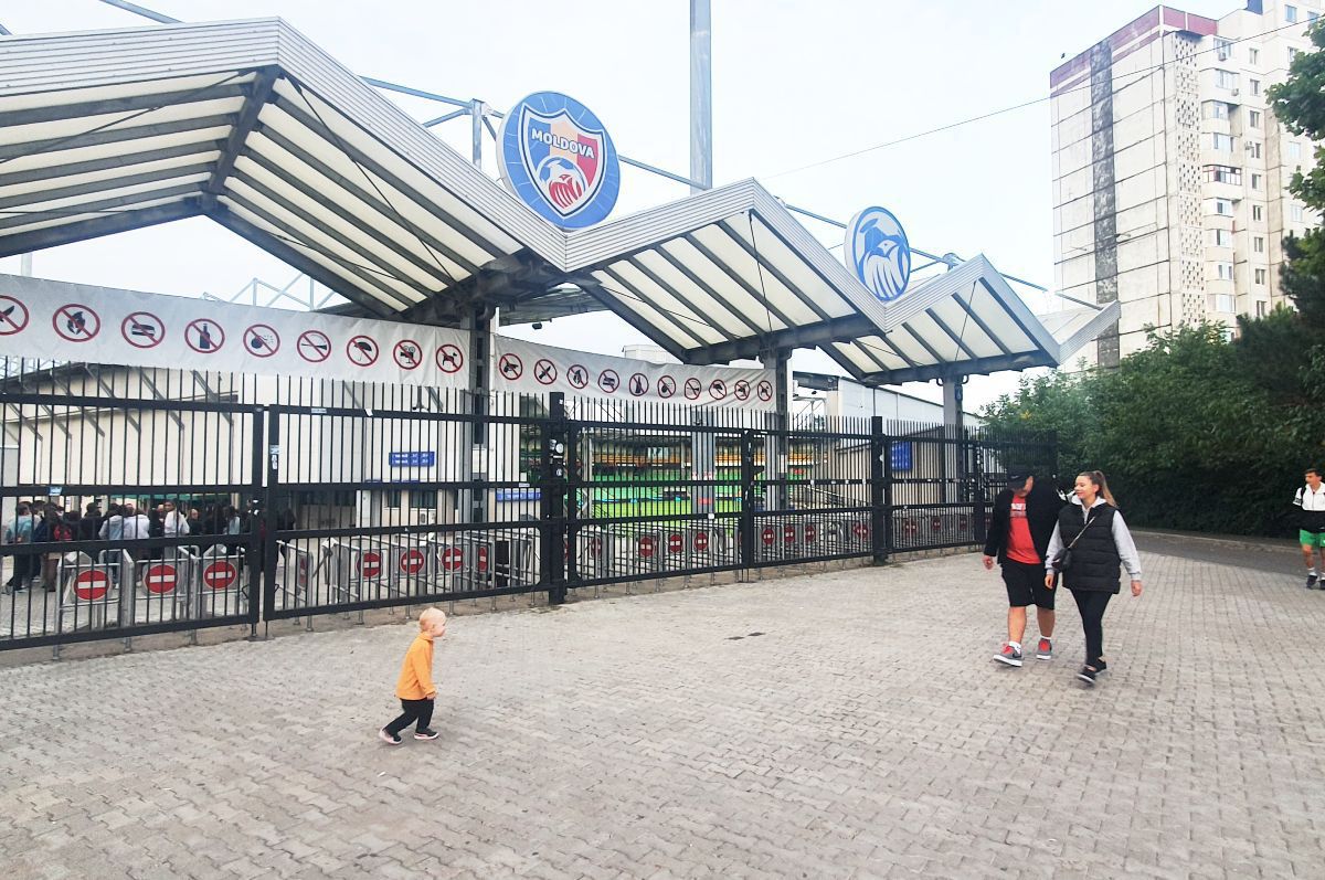 Entuziasmați de sosirea în Chișinău a lui Ronaldo, moldovenii glumesc pe seama pozei postate de superstar: „Bomboane de la Paștele Blajinilor”