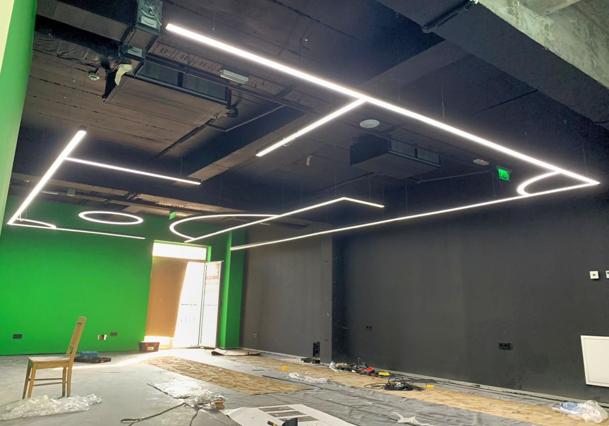 Tricourile legendare ale lui Hagi și Maradona vor fi expuse la noul Muzeu al Fotbalului București, care se pregătește de inaugurare