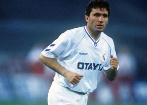 Tricourile legendare ale lui Hagi și Maradona vor fi expuse la noul Muzeu al Fotbalului București, care se pregătește de inaugurare