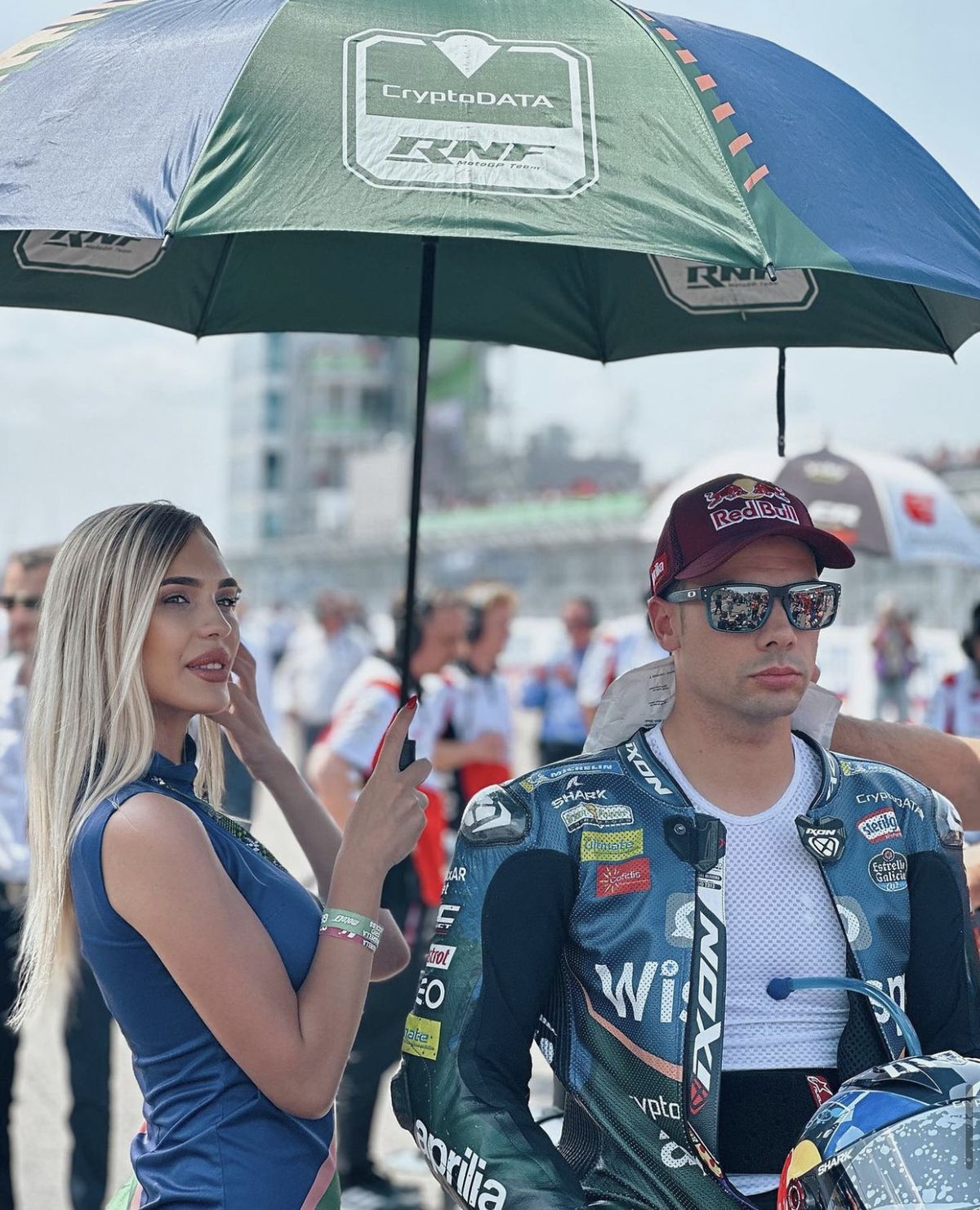 Ioana-Adriana Mitran face ravagii pe circuitul fierbinte din Moto GP » Escapadă în Indonezia pentru o vacanță exotică