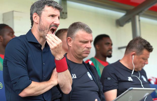 Van Bommel, altă gafă impardonabilă » A uitat să înscrie un titular pentru Liga Campionilor