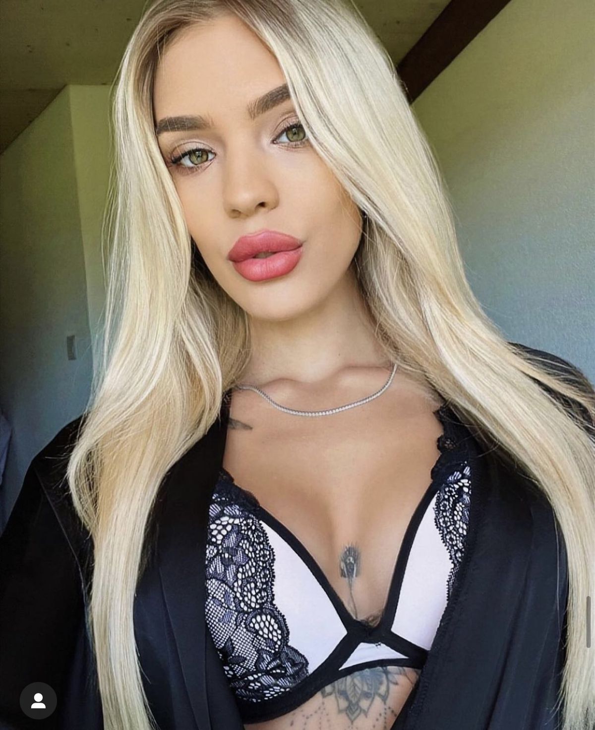 Ioana-Adriana Mitran face ravagii pe circuitul fierbinte din Moto GP » Escapadă în Indonezia pentru o vacanță exotică