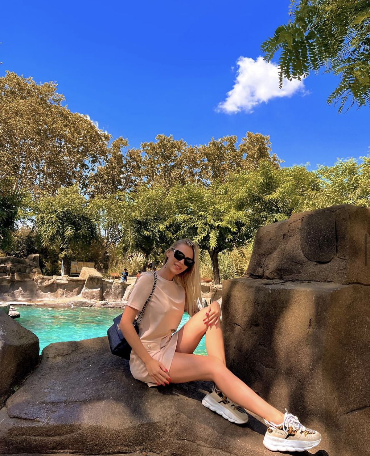 Ioana-Adriana Mitran face ravagii pe circuitul fierbinte din Moto GP » Escapadă în Indonezia pentru o vacanță exotică