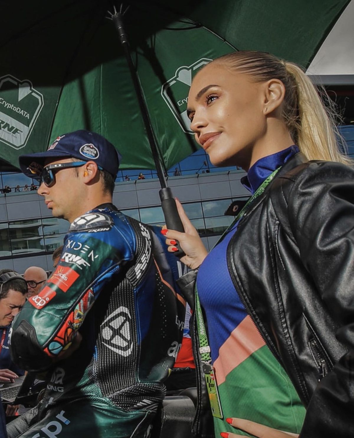 Ioana-Adriana Mitran face ravagii pe circuitul fierbinte din Moto GP » Escapadă în Indonezia pentru o vacanță exotică