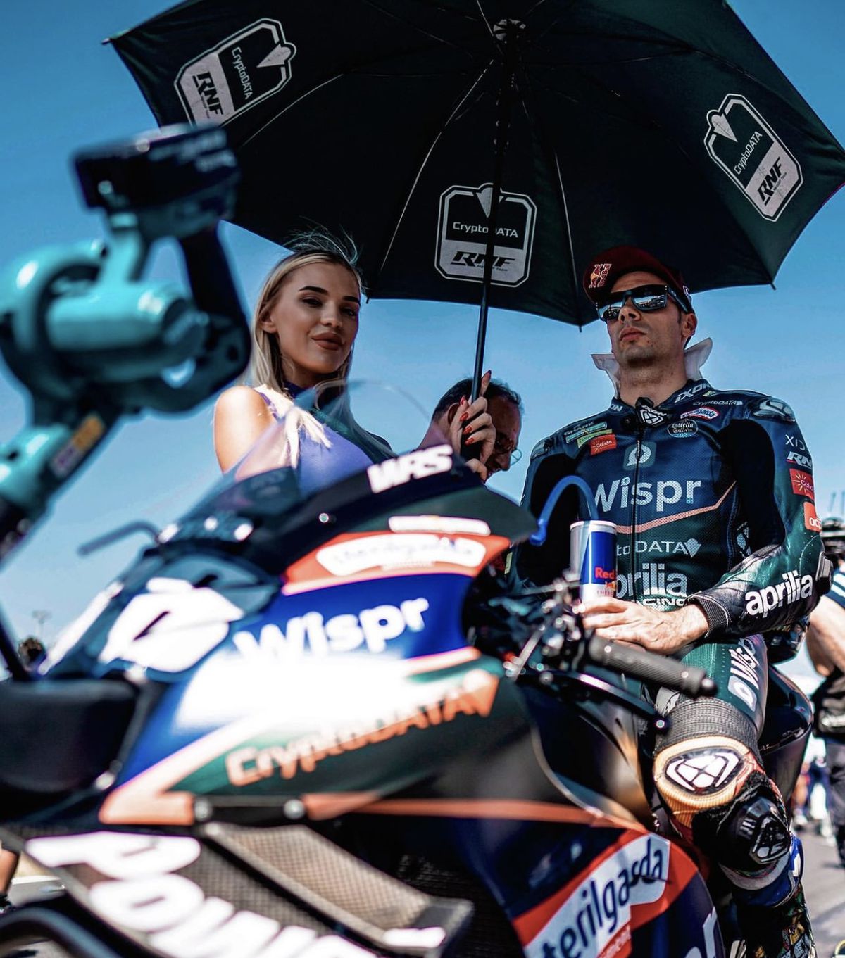 Ioana-Adriana Mitran face ravagii pe circuitul fierbinte din Moto GP » Escapadă în Indonezia pentru o vacanță exotică