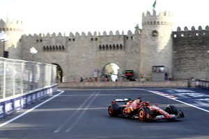 Cursa de Formula 1 de pe stradalul din Baku are loc acum » Schimbare de lider în cursă