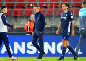 Rezultat inimaginabil în prima ligă a Olandei » Echipa antrenată de Van Persie a suferit cel mai drastic eșec din ISTORIE: „Fotbalul poate fi crud”