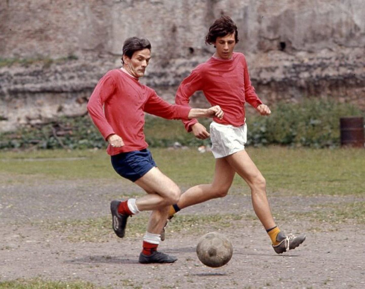 Pier Paolo Pasolini, poetul care a iubit fotbalul cu febra cu care a îndrăgit literatura