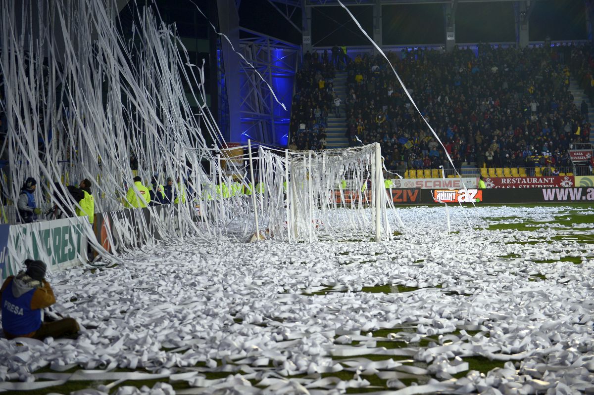 O ură care mocnește » Puțini știu de ce s-a rupt „frăția” dintre Petrolul și Dinamo + 30 de imagini dintr-o rivalitate caustică