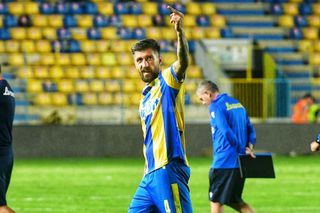 Scene INCREDIBILE la Ploiești » Ciobotariu, lăsat singur în fața galeriei! Papp, semne obscene spre tribune