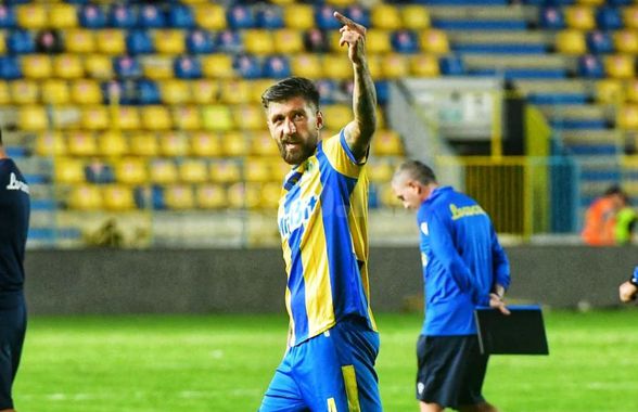 Scene INCREDIBILE la Ploiești » Ciobotariu, lăsat singur în fața galeriei! Papp, semne obscene spre tribune