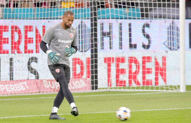 Cum l-a numit camerunezul lui Dinamo pe Kopic, înaintea derby-ului cu Rapid: „De-aia ne presează!”