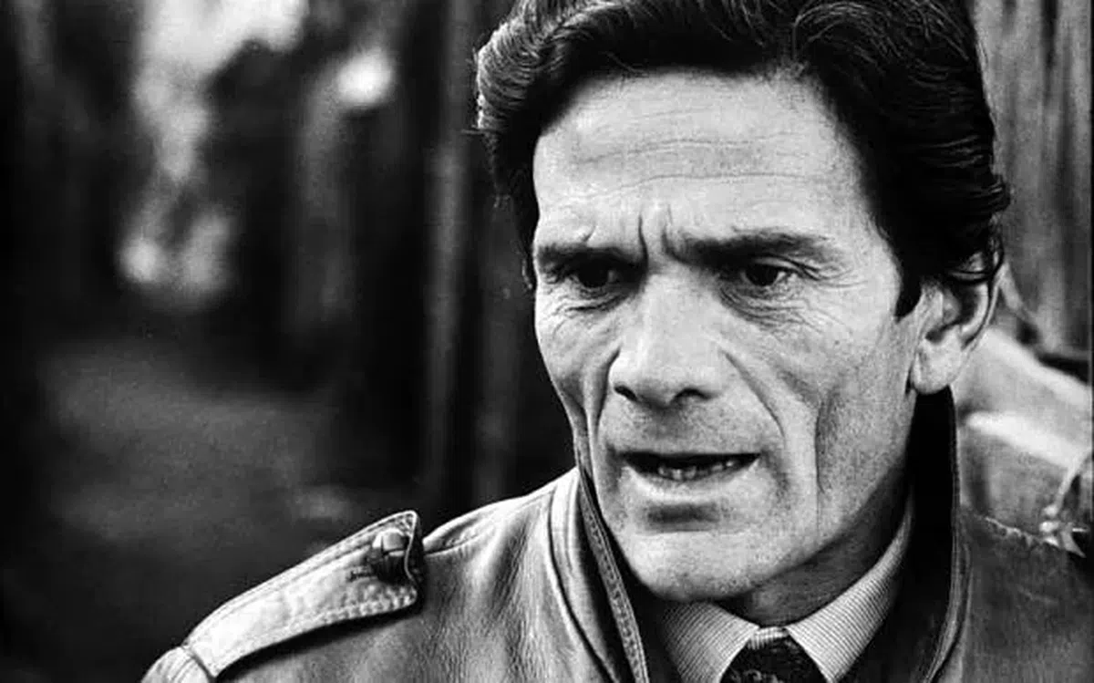 Pier Paolo Pasolini, poetul care a iubit fotbalul cu febra cu care a îndrăgit literatura