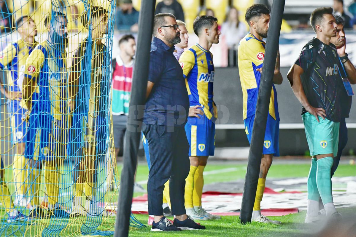 Imagini incredibile la finalul meciului Petrolul - Dinamo