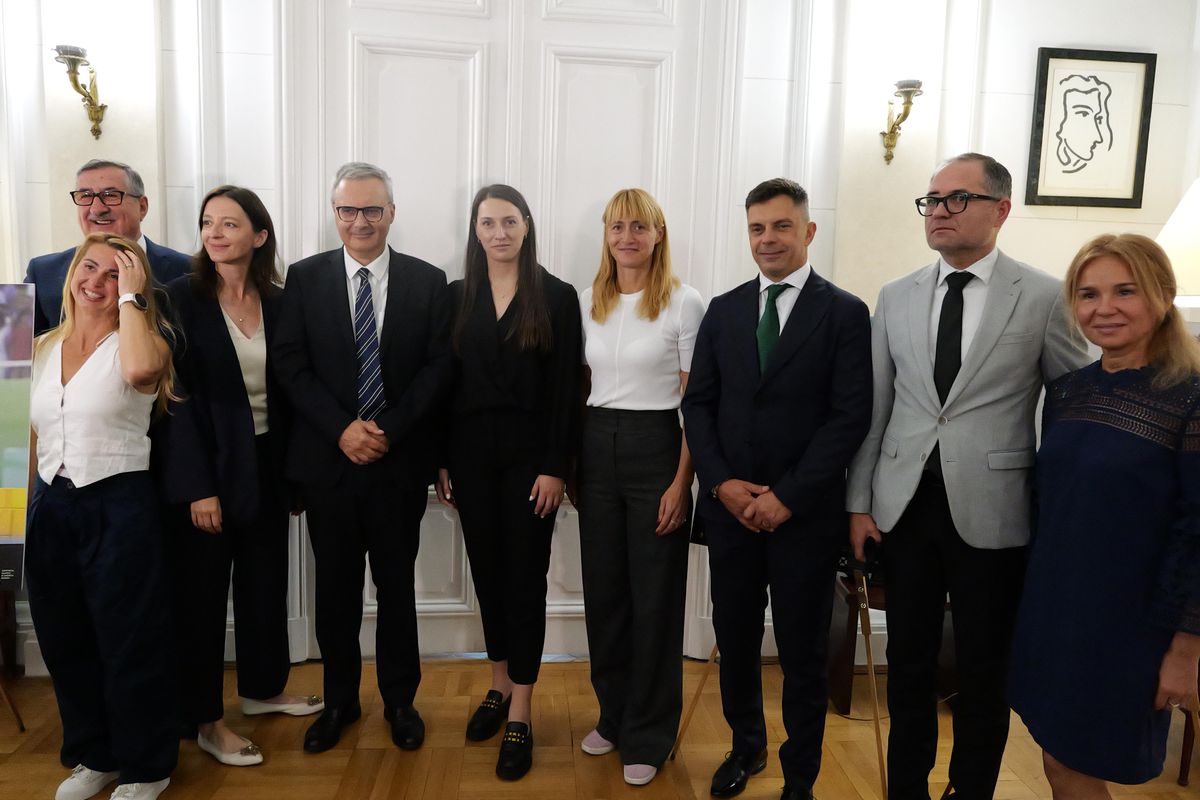 Medaliați olimpici și reprezentați COSR, la Sărbătoarea Sportului la Ambasada Franței » Șeful ANS: „Poate că, România va îndrăzni să viseze la organizarea unor JO”