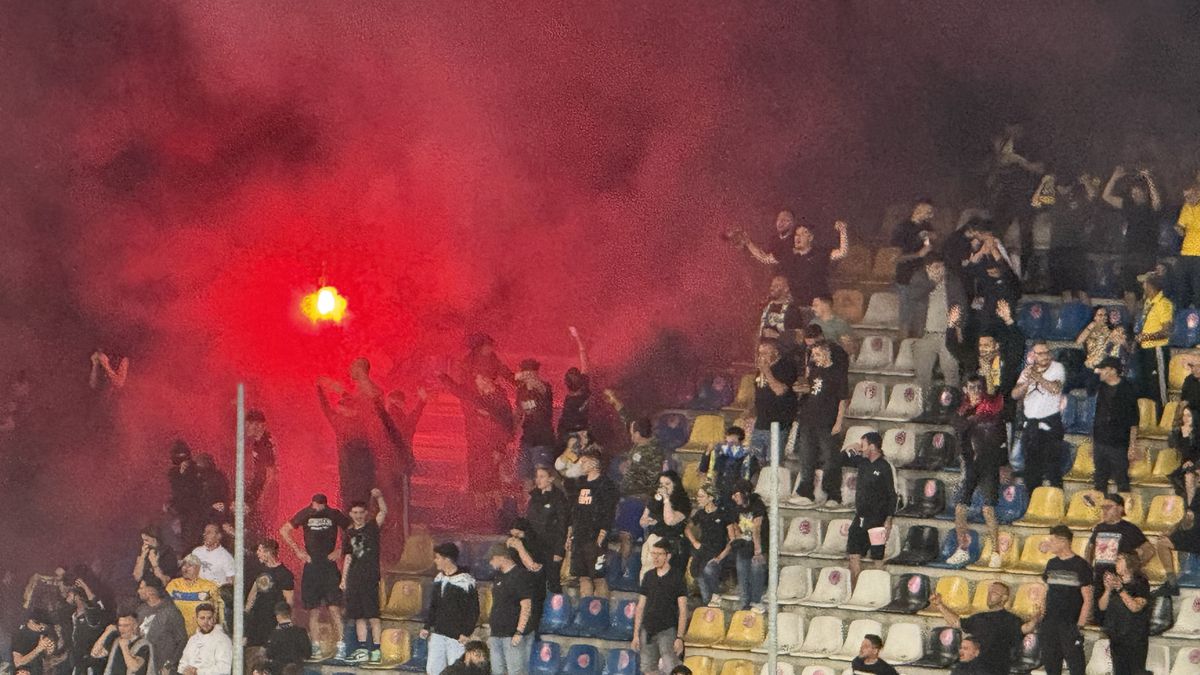 Atmosfera la Petrolul - Dinamo