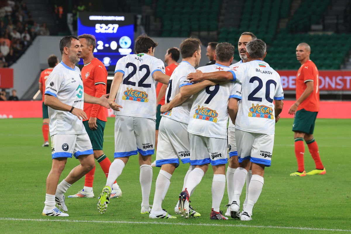 Coloși la tot pasul: Legends Charity Game, spectacol pentru o cauză nobilă! Gică Hagi, un sfert de oră pe teren