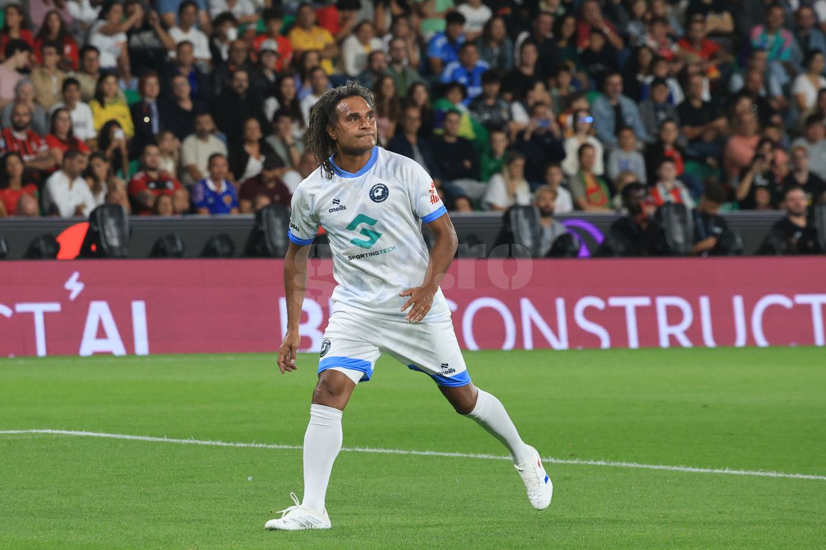 Îl mai recunoști pe Christian Karembeu? Spectacol la „Legends Charity Game