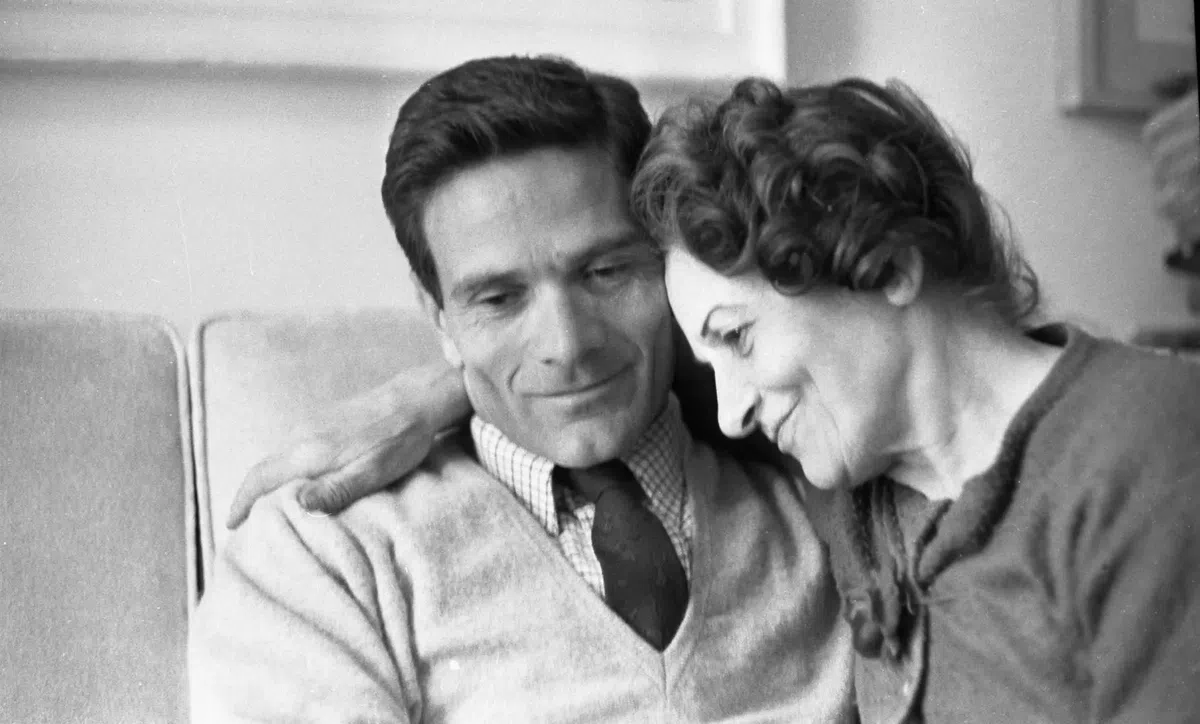 Pier Paolo Pasolini, poetul care a iubit fotbalul cu febra cu care a îndrăgit literatura