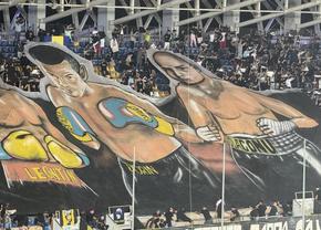 Scenografii FABULOASE la Petrolul - Dinamo! Reverență pentru trei boxeri uriași ai Ploieștiului + torțe și fumigene în peluza „câinilor”