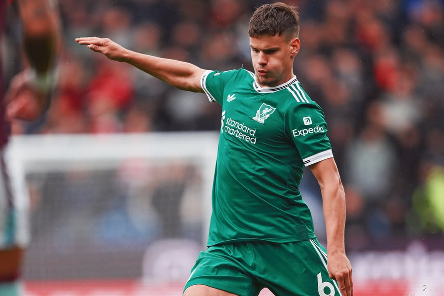 Milos Kerkez, fundașul stânga al lui Liverpool. Foto: Instagram Andy Robertson a pierdut locul de titular în defavoarea unui jucător adus în această vară, însă nu renunță: „Vreau să joc! Cred că uităm asta”