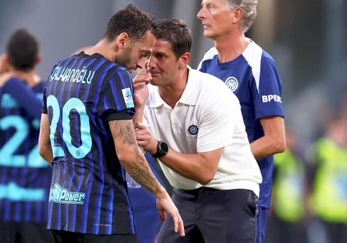 Calhanoglu și Cristi Chivu în timpul meciului Juventus - Inter 4-3 / Foto: Imago Images