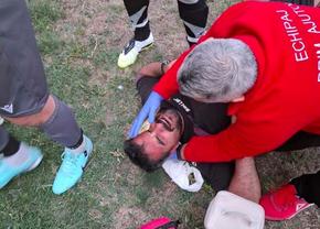 Scene șocante in fotbalul mic din România! Arbitrul, strâns de gât și bătut cu bestialitate de jucător: primarul vrea să desființeze echipa
