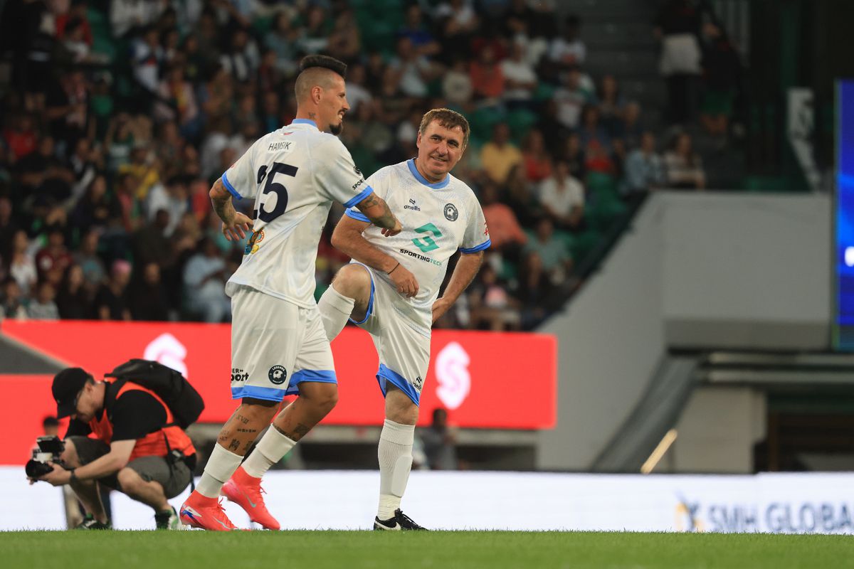 Imagini de senzație surprinse de GSP la Legends Charity Game: Gică Hagi, asaltat de fani la Lisabona » Reacție genială pe gazon: „E cam mare terenul ăsta”