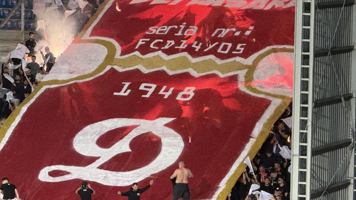 Scenografii FABULOASE la Petrolul - Dinamo! Reverență pentru trei boxeri uriași ai Ploieștiului + torțe și fumigene în peluza „câinilor”