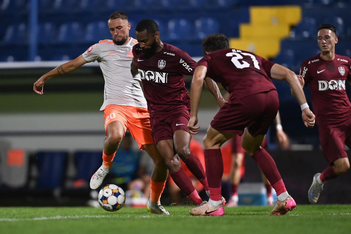 Vine week-end-ul, în Superligă se întoarce stadionul-dezastru » Imagini de râsu'-plânsu' surprinse de GSP: „Știți ce vedeți pe geamul de la toaletă?”