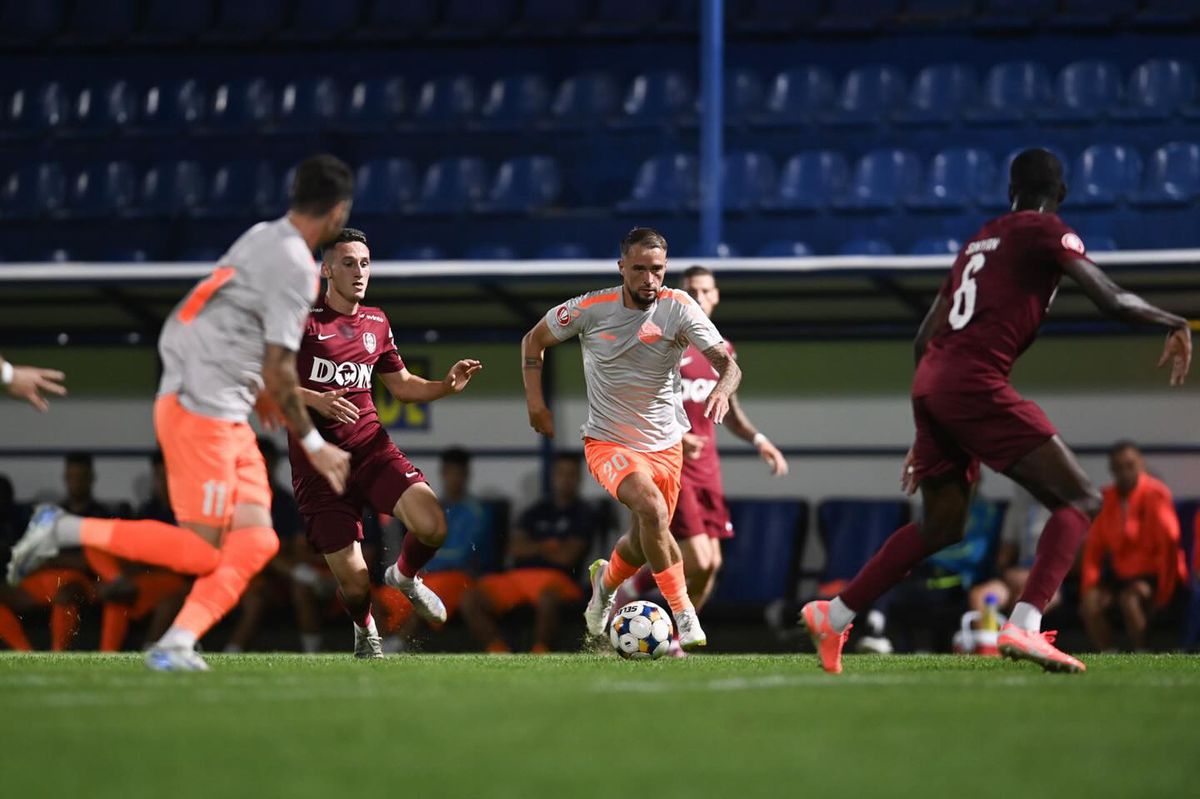 Vine week-end-ul, în Superligă se întoarce stadionul-dezastru » Imagini de râsu'-plânsu' surprinse de GSP: „Știți ce vedeți pe geamul de la toaletă?”