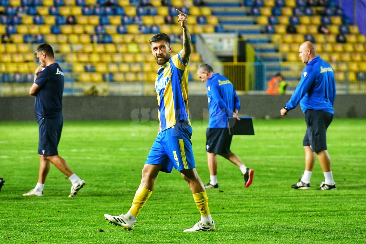 Imagini incredibile la finalul meciului Petrolul - Dinamo