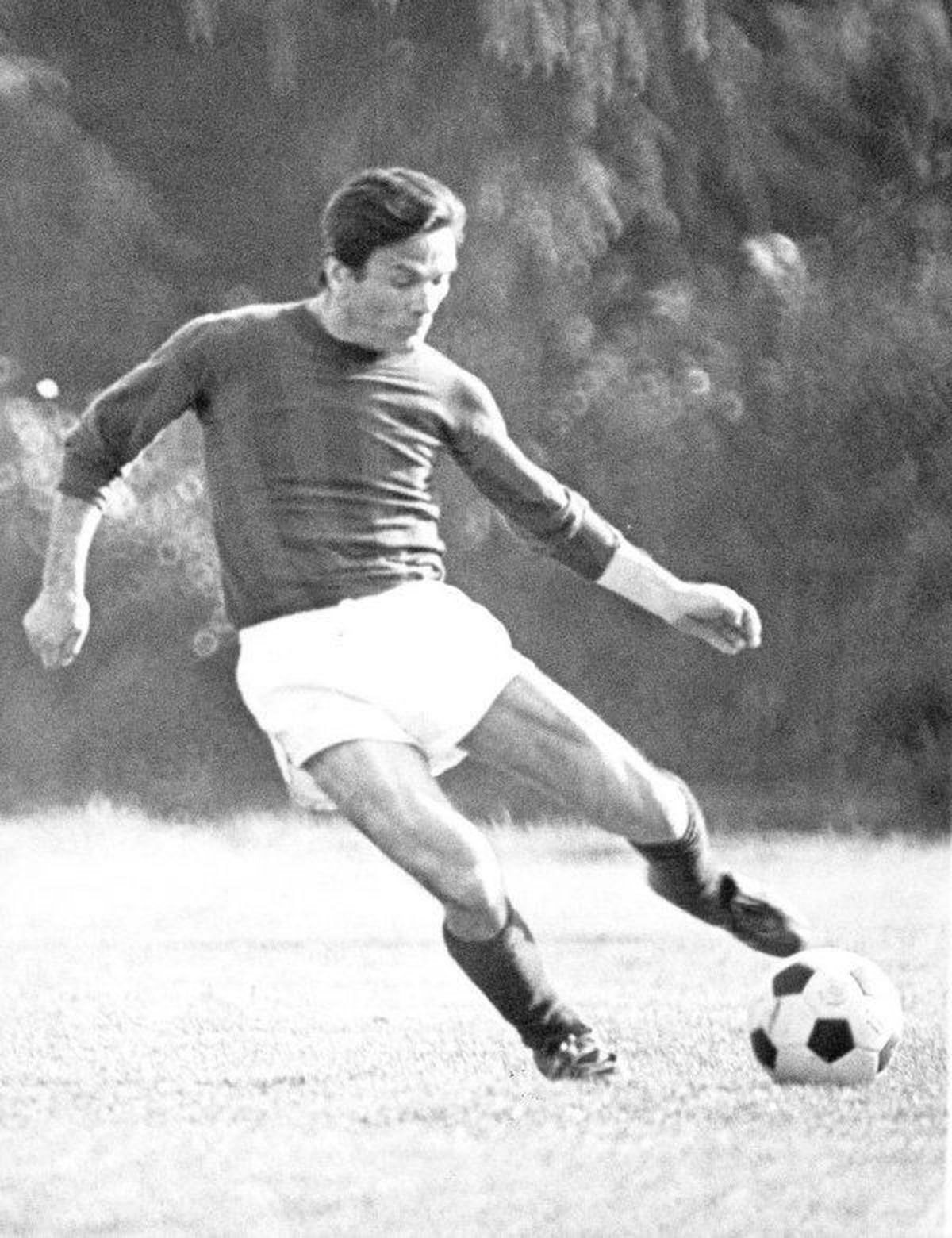 Pier Paolo Pasolini, poetul care a iubit fotbalul cu febra cu care a îndrăgit literatura