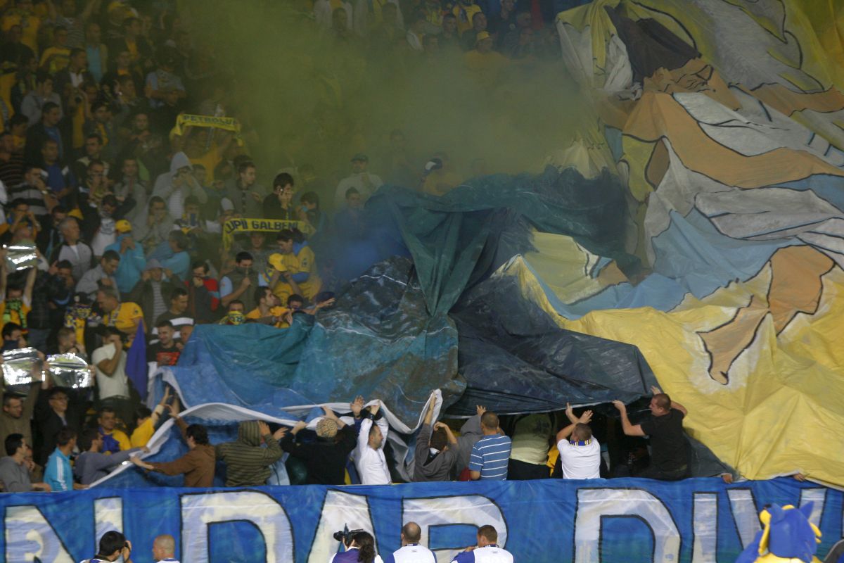 O ură care mocnește » Puțini știu de ce s-a rupt „frăția” dintre Petrolul și Dinamo + 30 de imagini dintr-o rivalitate caustică