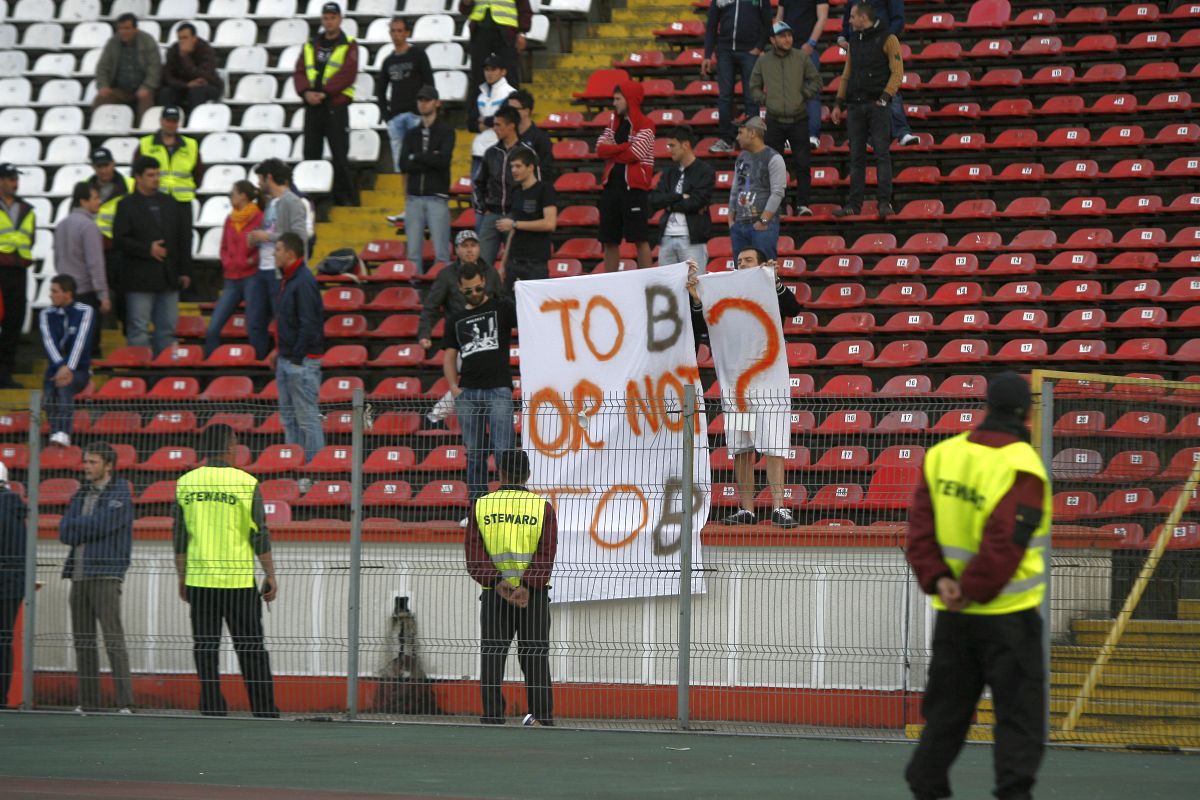 O ură care mocnește » Puțini știu de ce s-a rupt „frăția” dintre Petrolul și Dinamo + 30 de imagini dintr-o rivalitate caustică