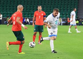 Coloși la tot pasul: Legends Charity Game a oferit un spectacol pe cinste! Gică Hagi, spectacol în minutele petrecute pe teren
