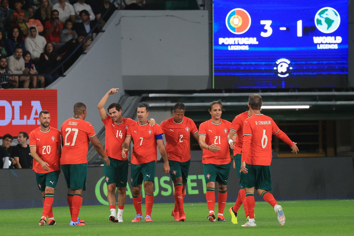 Coloși la tot pasul: Legends Charity Game, spectacol pentru o cauză nobilă! Gică Hagi, un sfert de oră pe teren