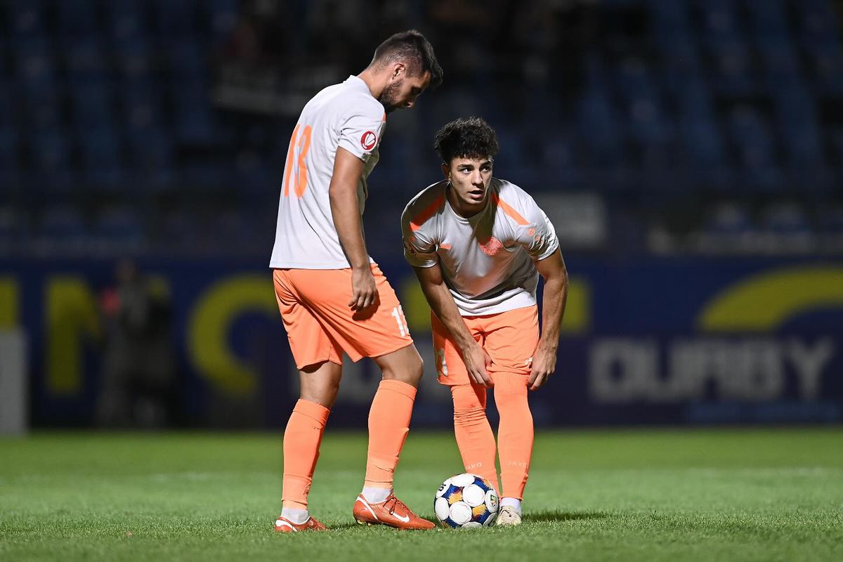 Vine week-end-ul, în Superligă se întoarce stadionul-dezastru » Imagini de râsu'-plânsu' surprinse de GSP: „Știți ce vedeți pe geamul de la toaletă?”