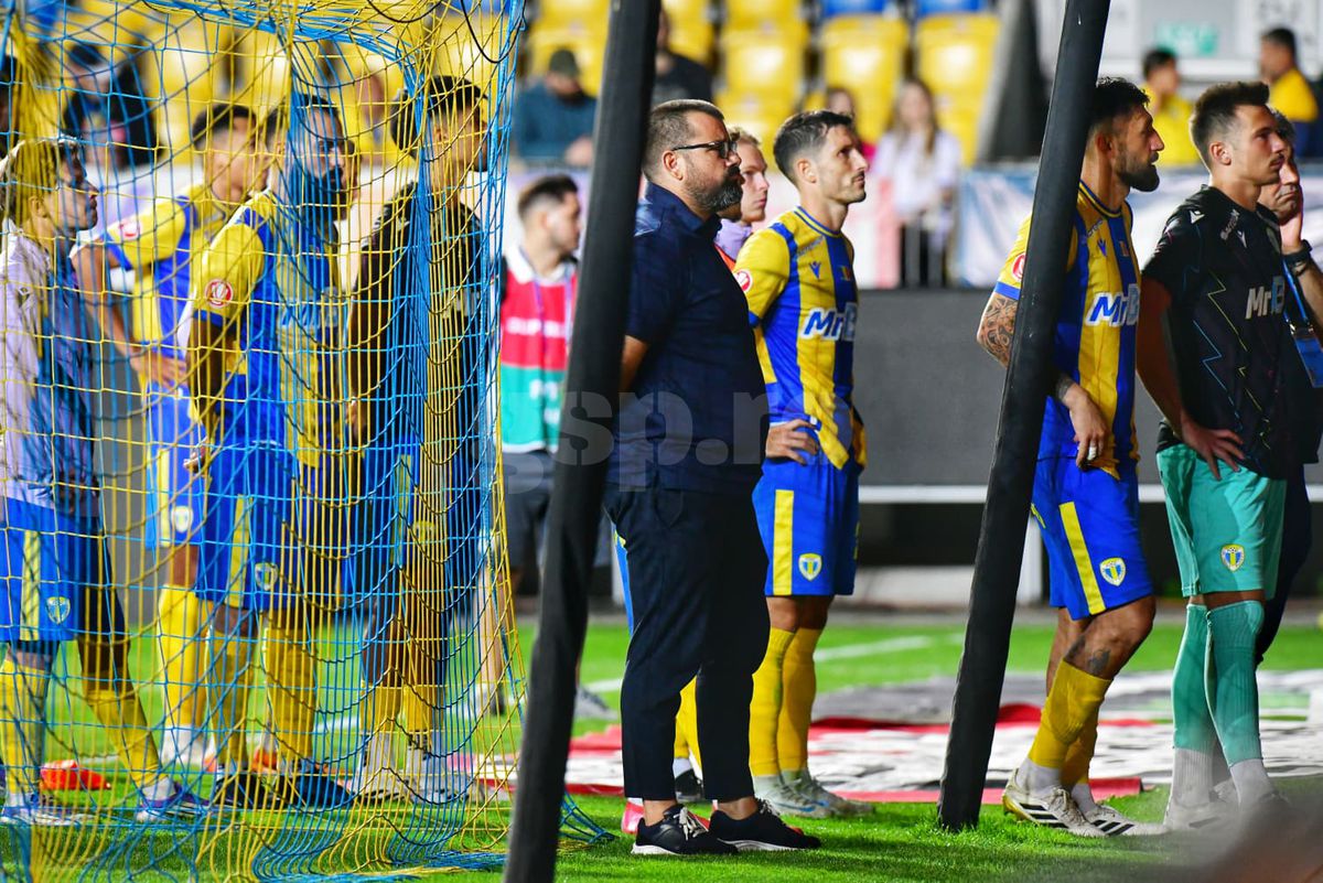 Imagini incredibile la finalul meciului Petrolul - Dinamo