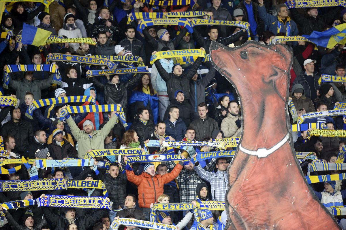 Rivalitatea Petrolul  - Dinamo, în imagini: ură în stare pură, scenografii explozive și mesaje cu dedicație