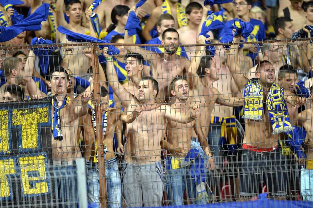 O ură care mocnește » Puțini știu de ce s-a rupt „frăția” dintre Petrolul și Dinamo + 30 de imagini dintr-o rivalitate caustică