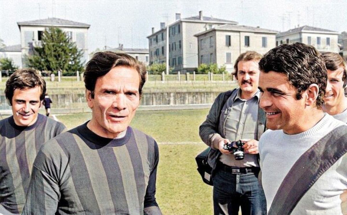 Pier Paolo Pasolini, poetul care a iubit fotbalul cu febra cu care a îndrăgit literatura