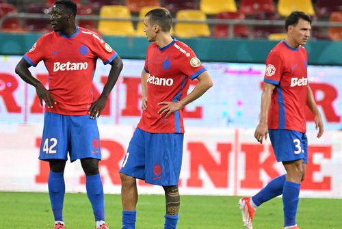 Din informațiile GSP, Gigi Becali chiar plănuiește să-l reprofileze stoper pe Baba Alhassan, numărul 42. Ghanezul juca mijlocaș central până să semneze cu FCSB.